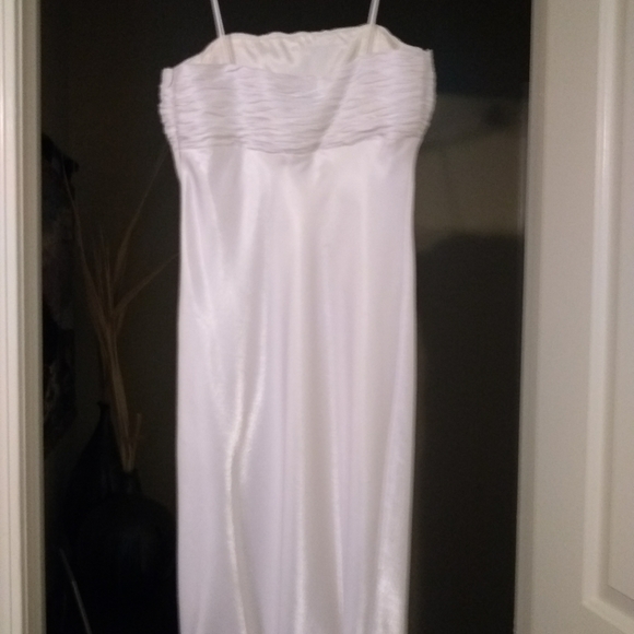 ONYX NITES Dresses & Skirts - White evening gown